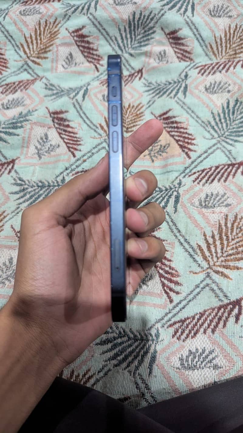Apple iPhone 12 2