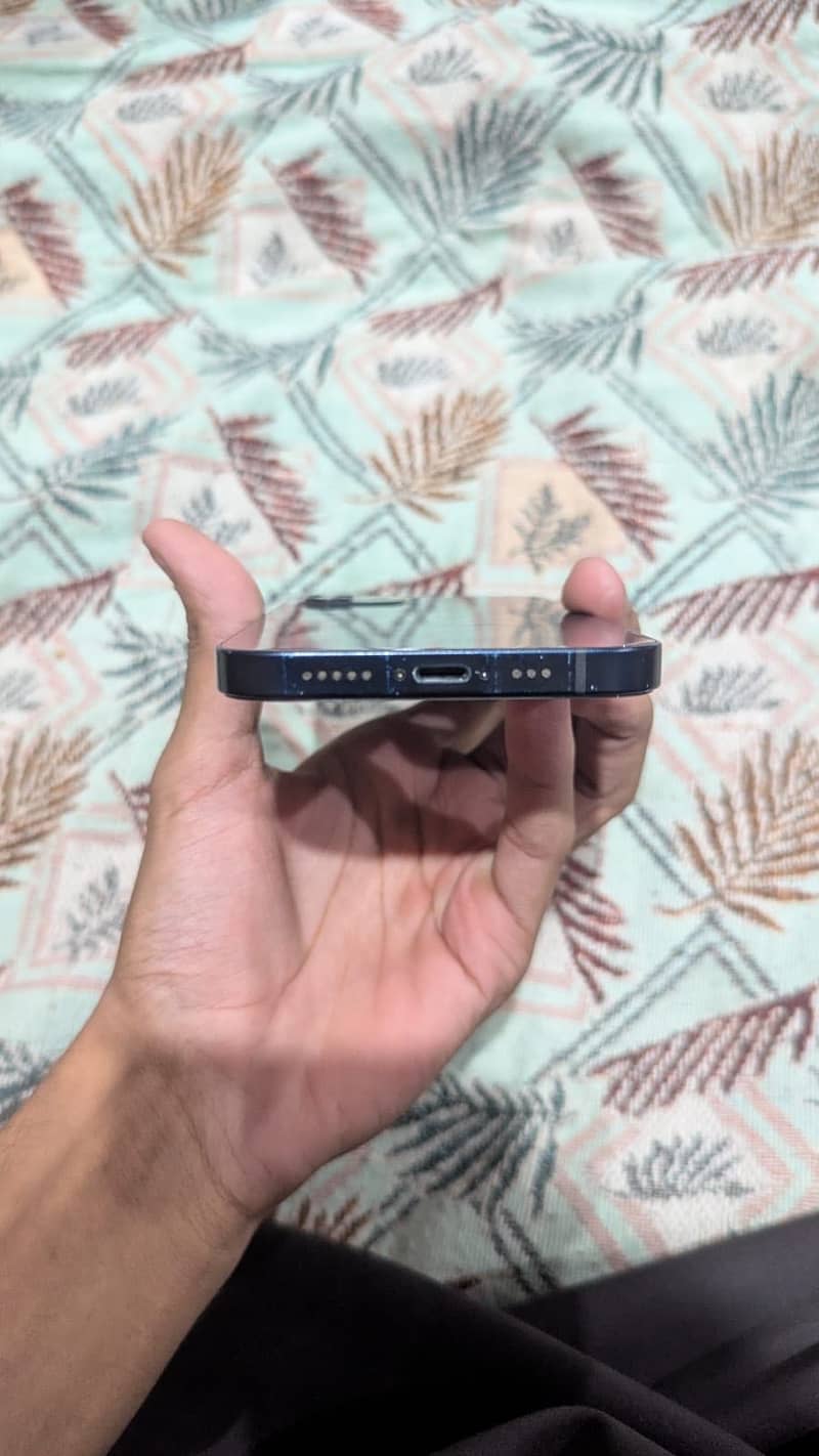 Apple iPhone 12 3