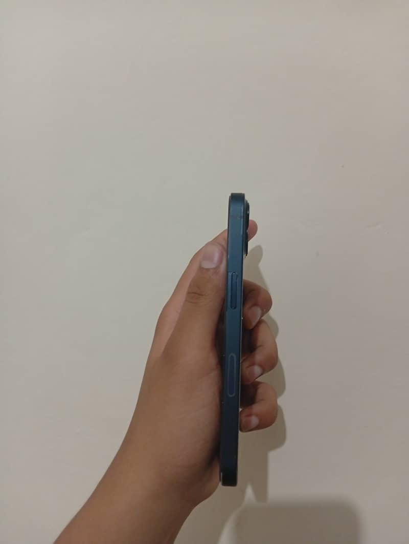 Apple iPhone 13 2
