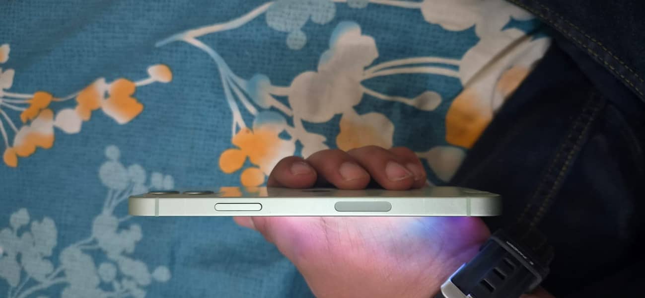 Apple iPhone 12 3