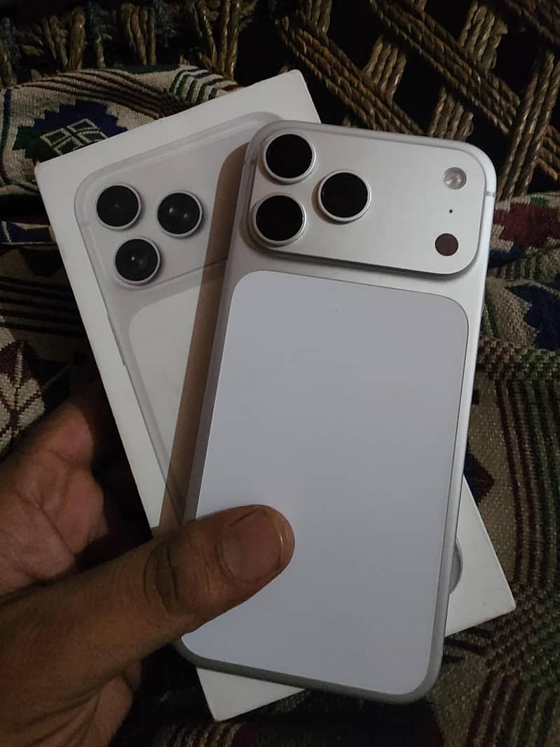 Apple iPhone 17 Pro Max 0
