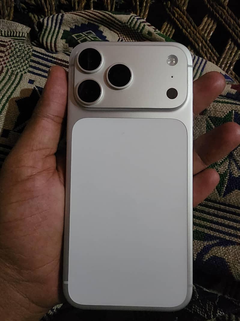 Apple iPhone 17 Pro Max 3