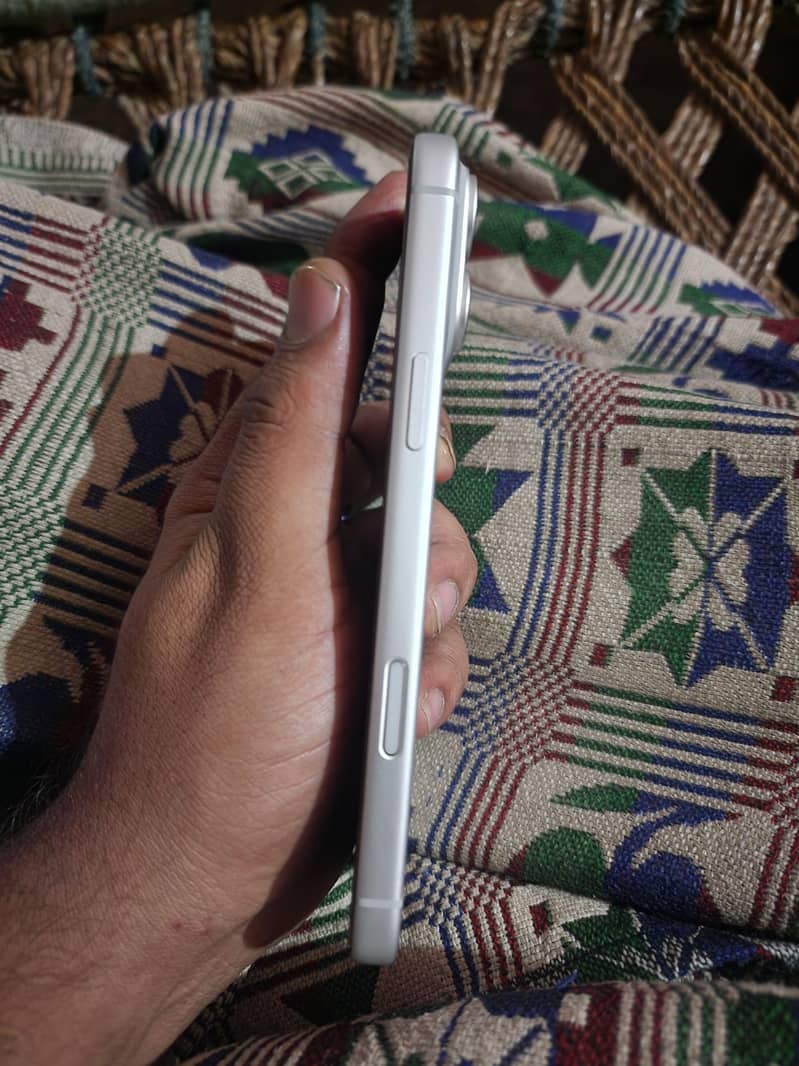 Apple iPhone 17 Pro Max 4