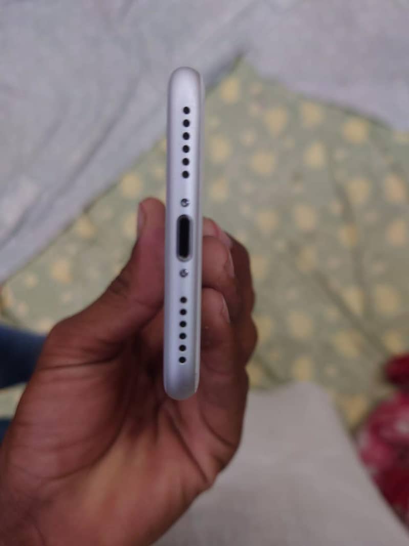 Apple iPhone 7 3
