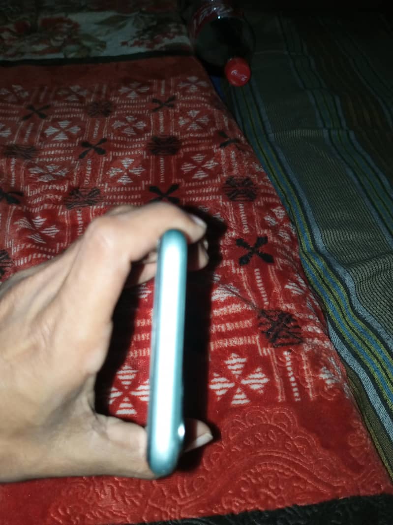 Apple iPhone 11 4