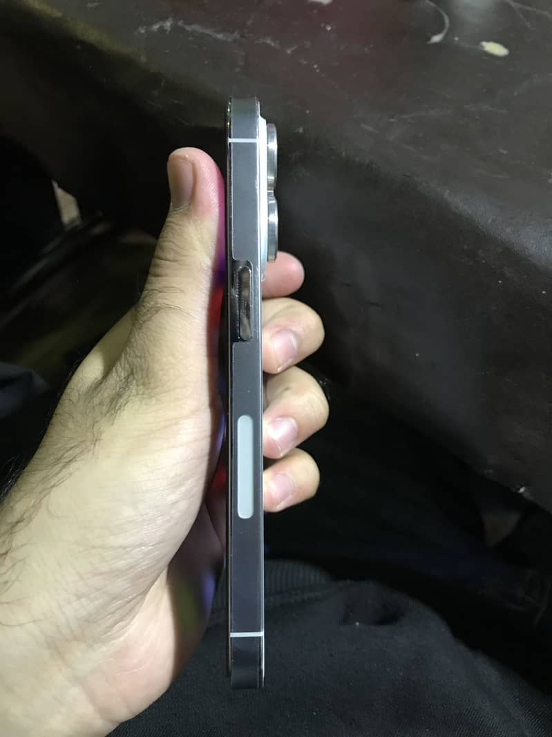 Apple iPhone 14 Pro 2