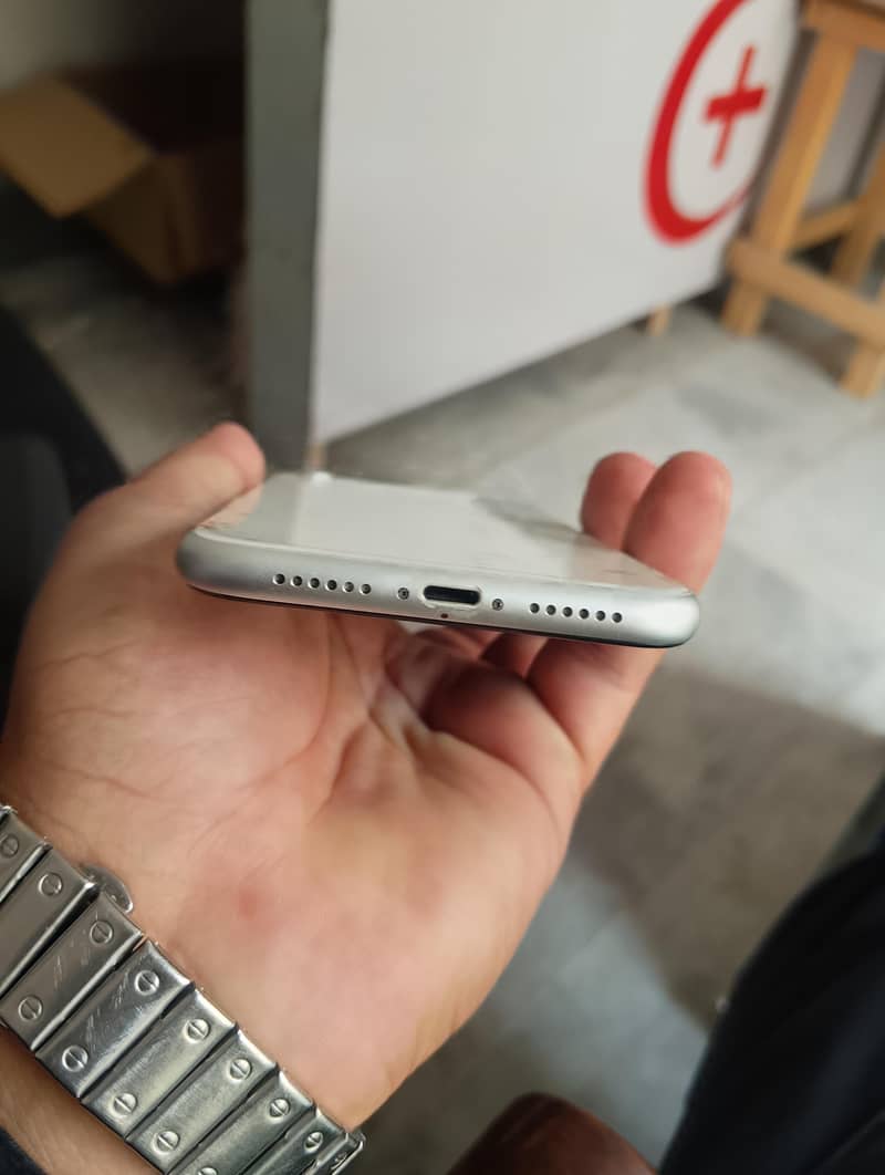 Apple iPhone XR 1