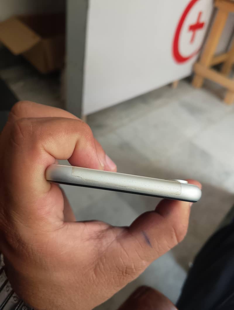 Apple iPhone XR 4