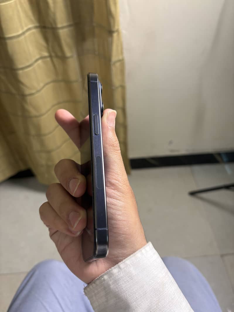 Apple iPhone 15 Pro 3