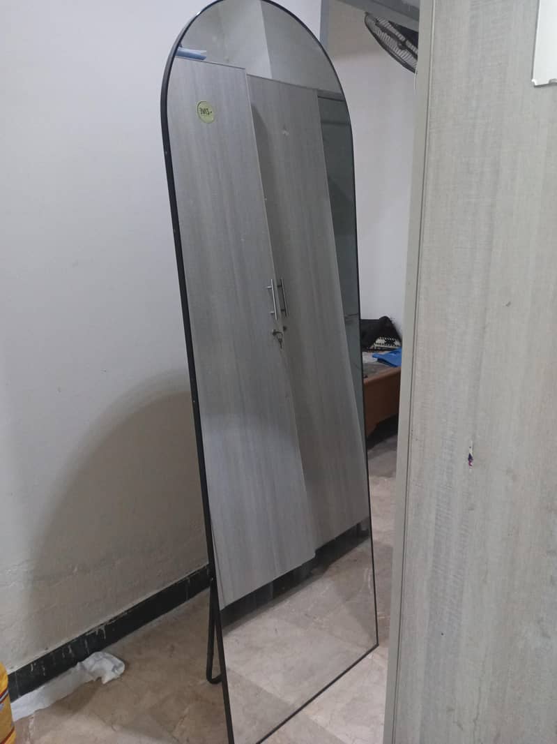 Standing Dome Mirror 2