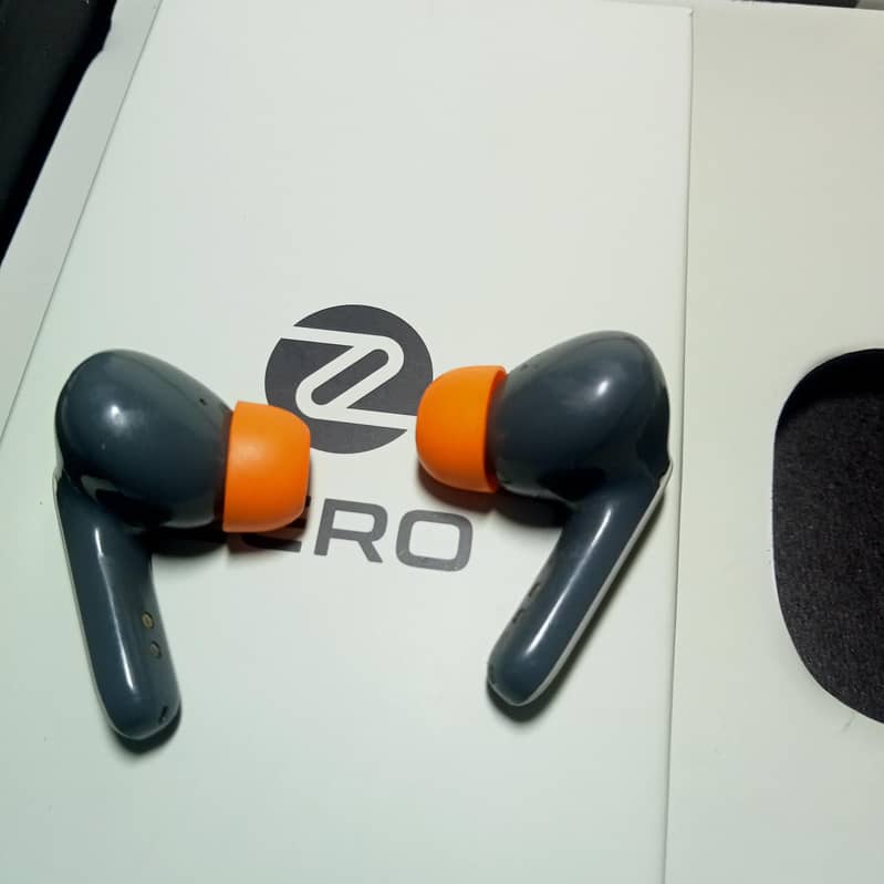 Zero Wave Pro Earbuds Ivory Gray 0