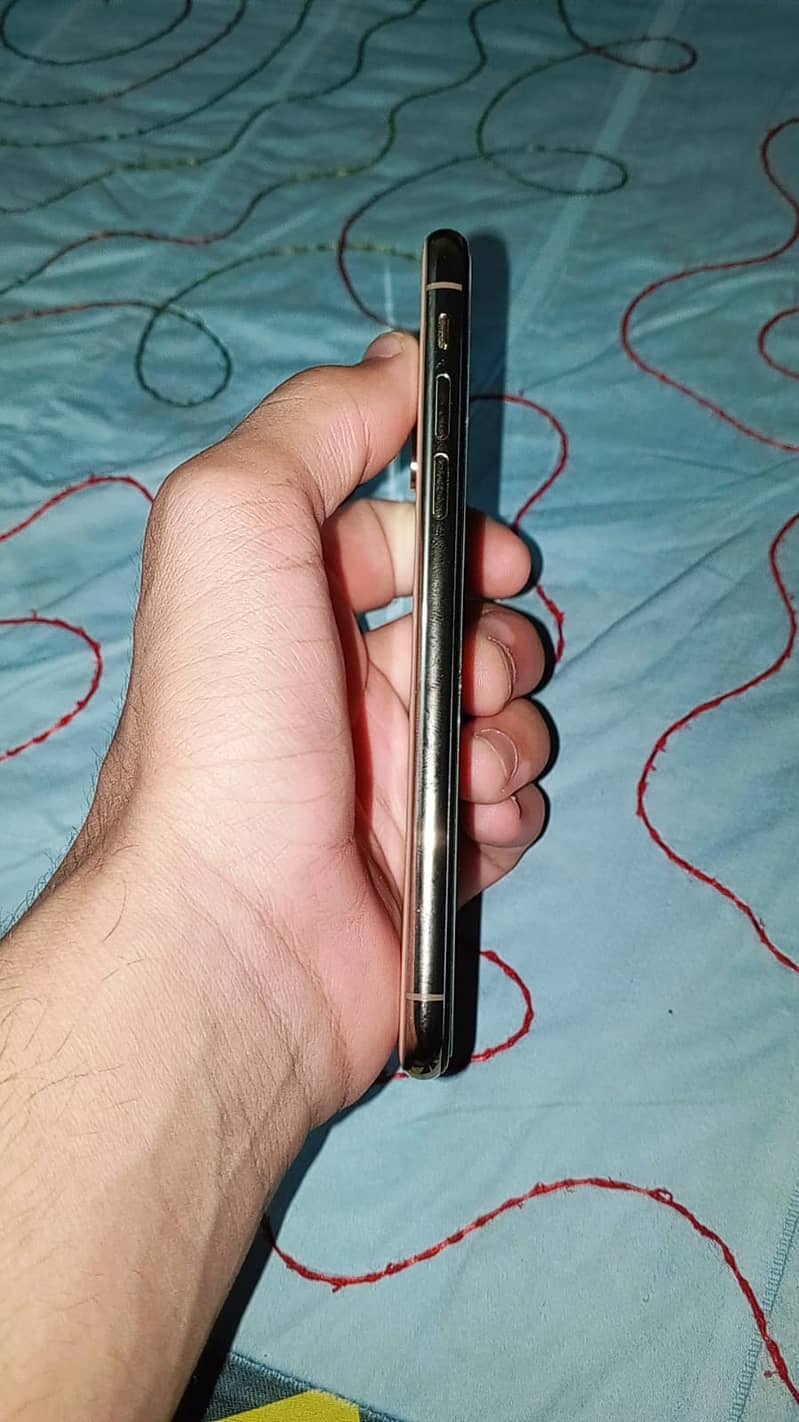 Apple iPhone XS 1