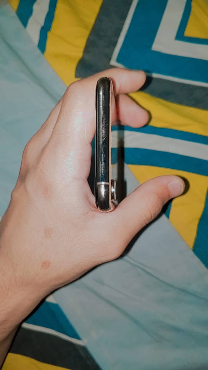 Apple iPhone XS 3