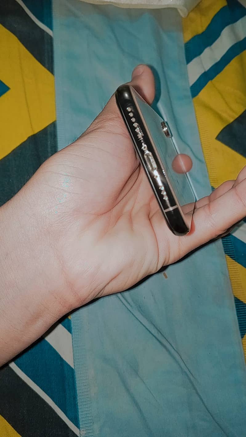 Apple iPhone XS 4