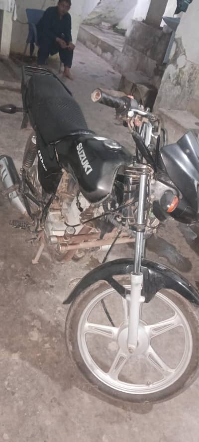 Suzuki 110 2015 Model – Headlight Broken, Meter Glass Cracked