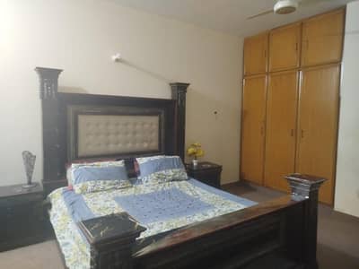 Full Bed Set along with 2 extra chairs