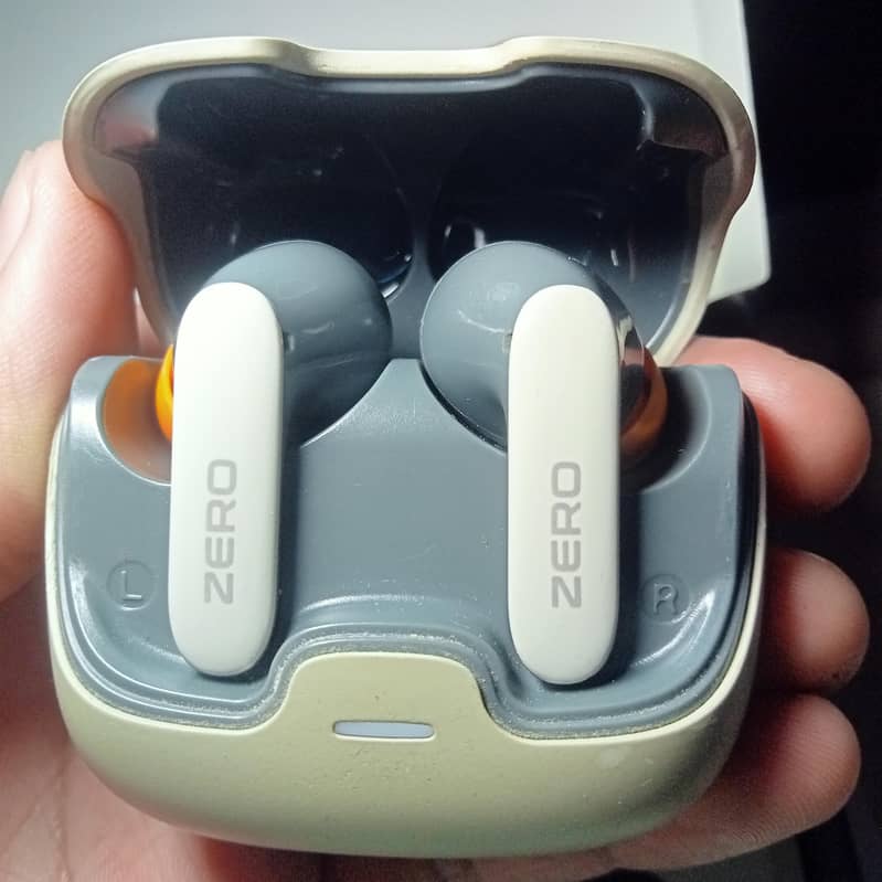 Zero Wave Pro Earbuds Ivory Gray 5