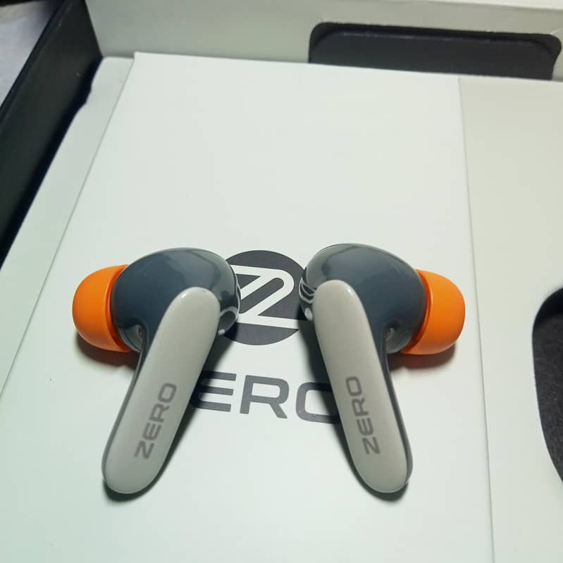Zero Wave Pro Earbuds Ivory Gray 7