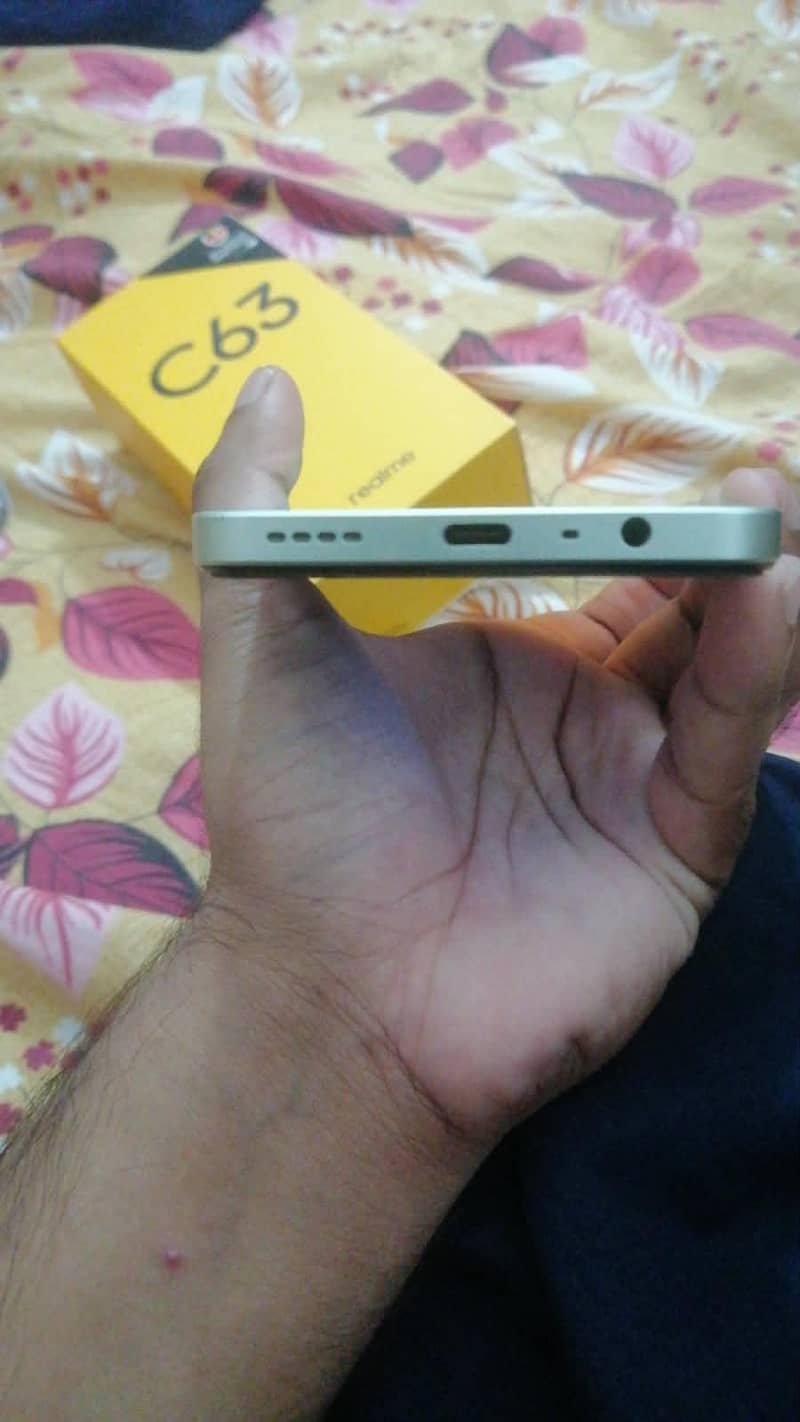 Realme C63 4