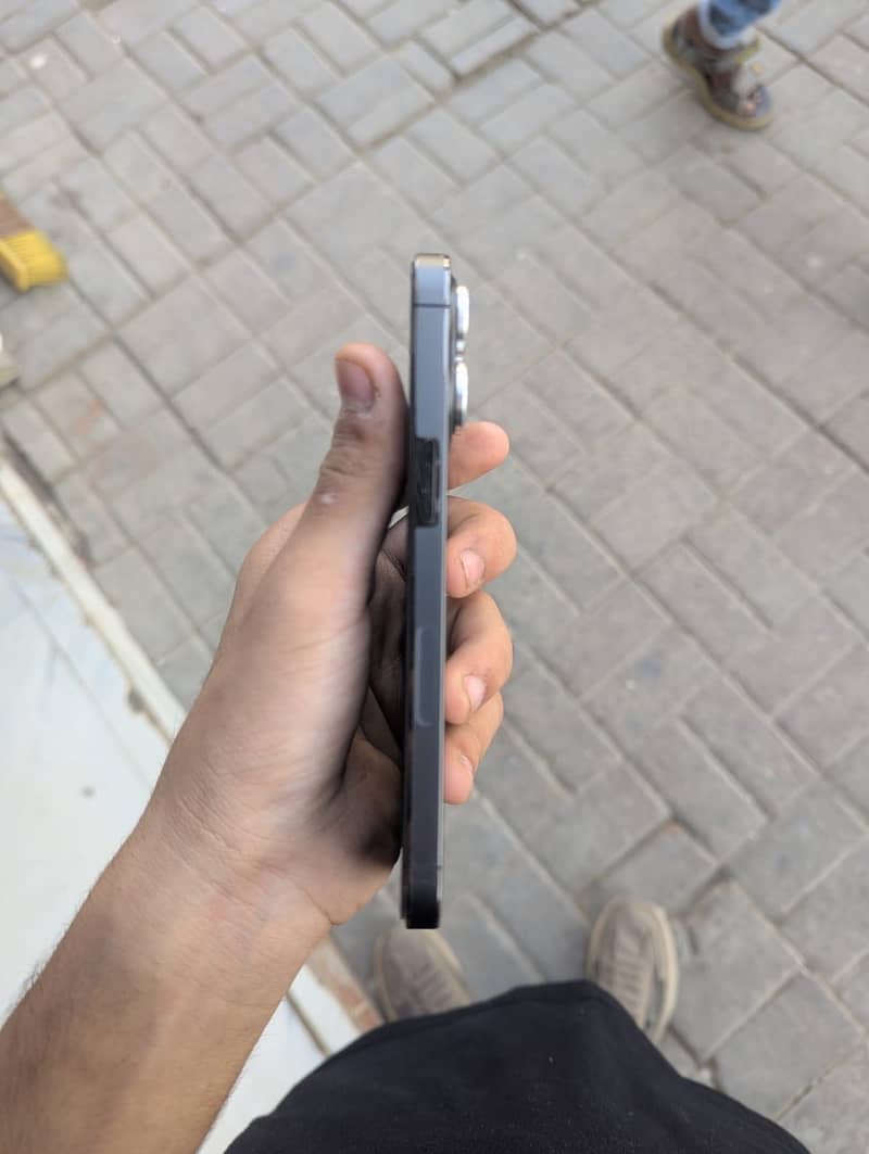 Apple iPhone 13 Pro 1