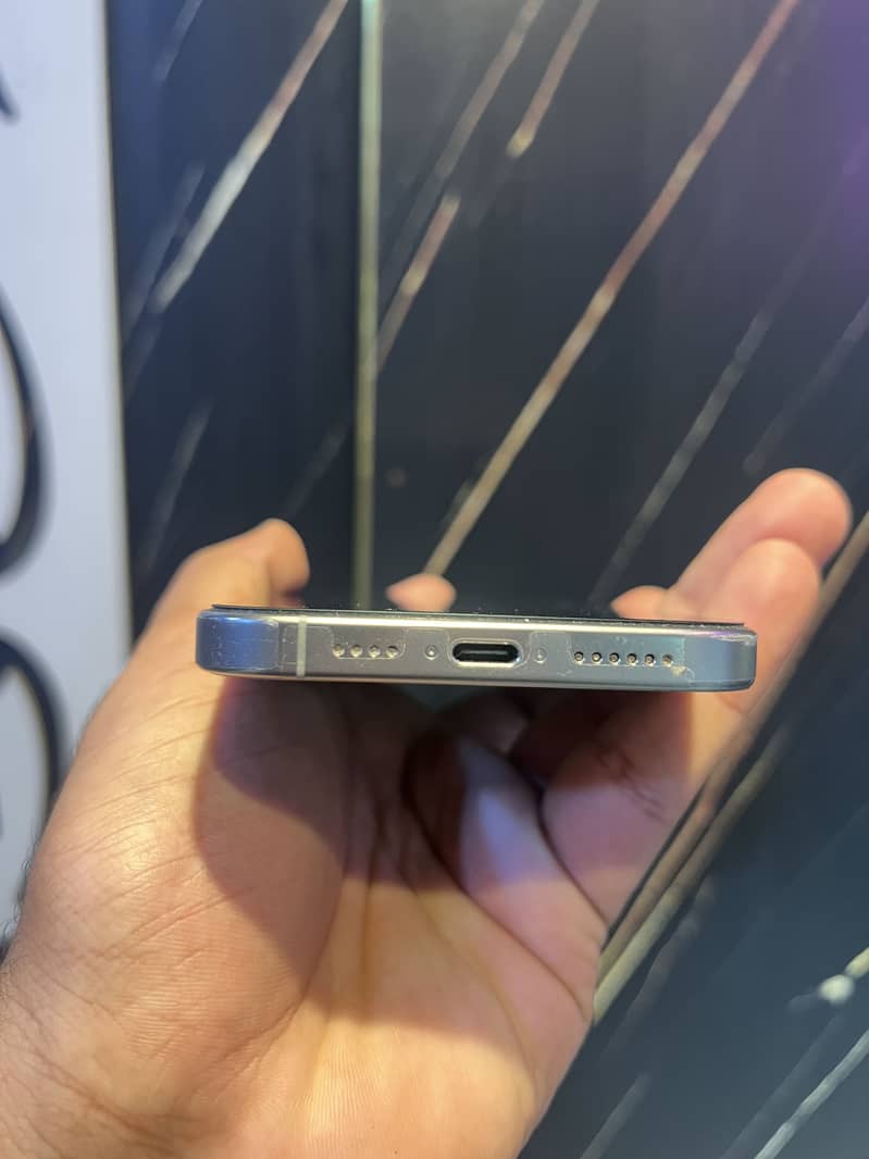 Apple iPhone 16 Pro Max 1