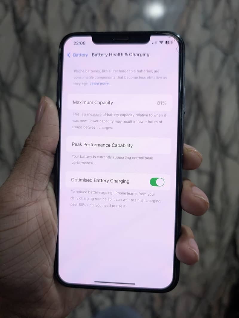 Apple iPhone XS Max 3