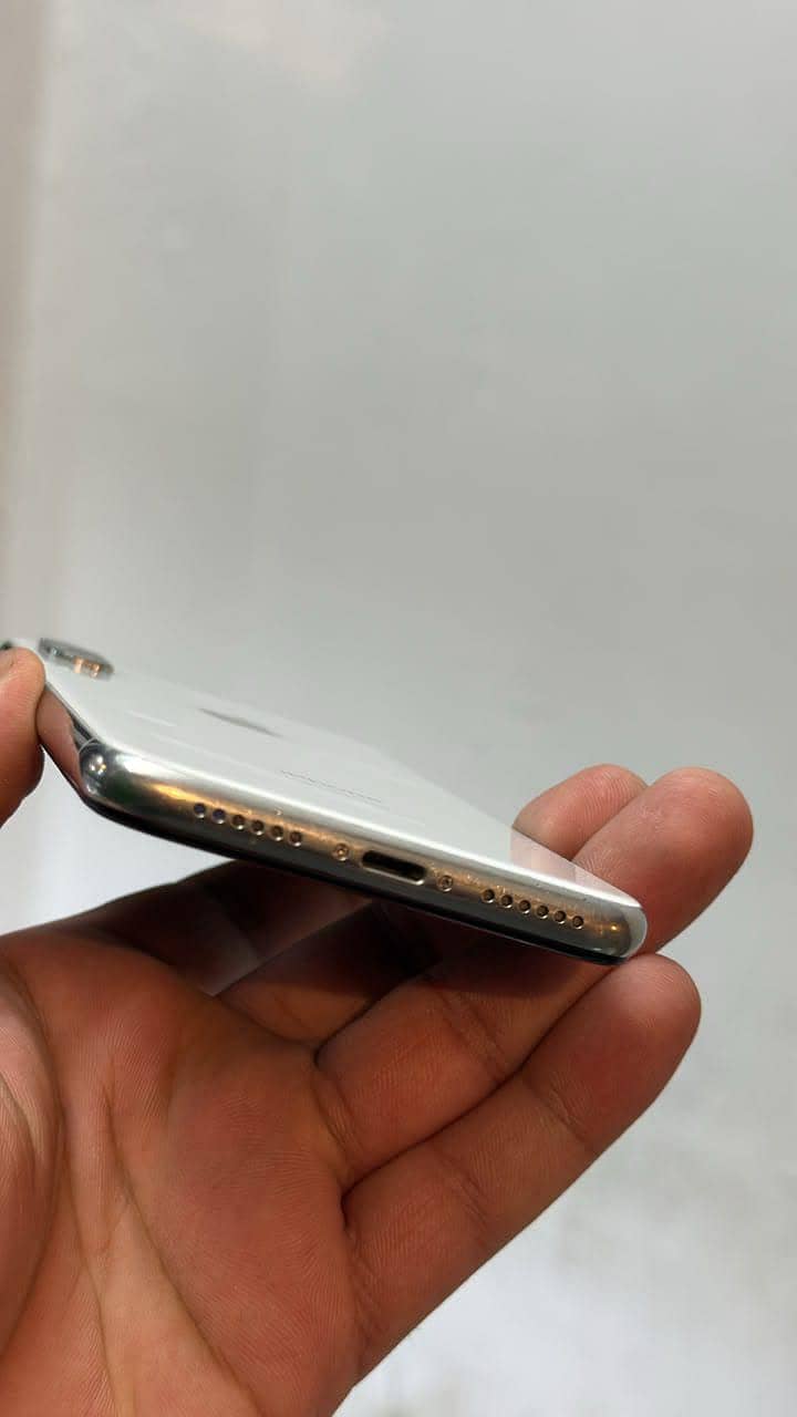 Apple iPhone XS 3