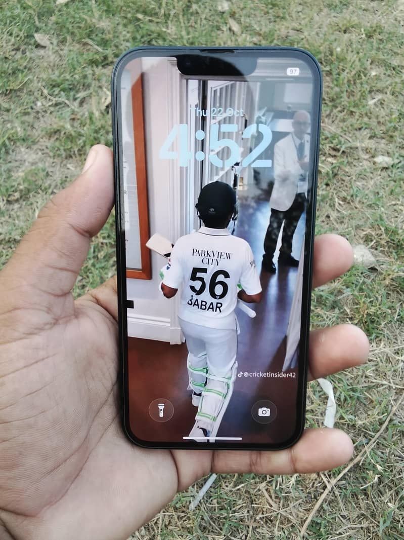Apple iPhone 13 4