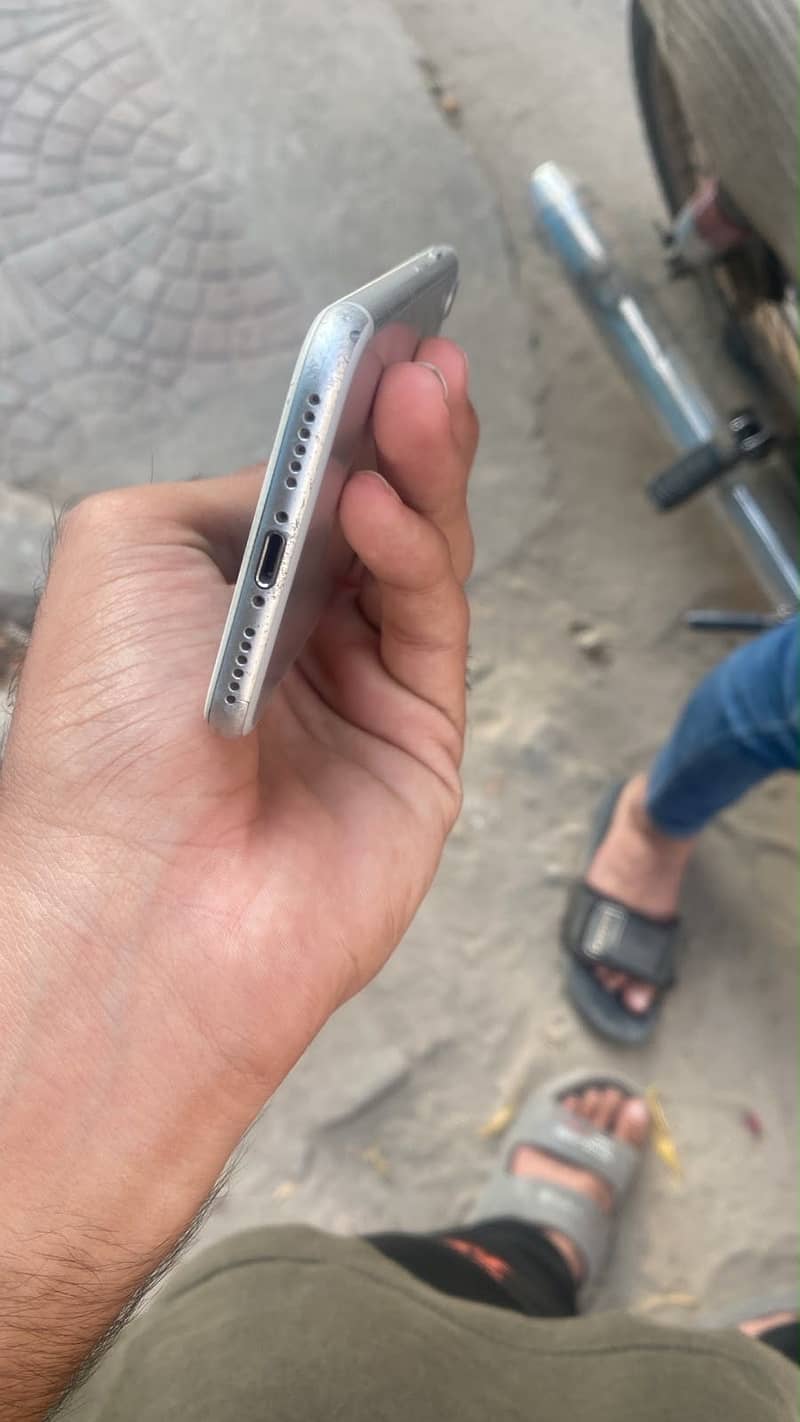 Apple iPhone 7 1