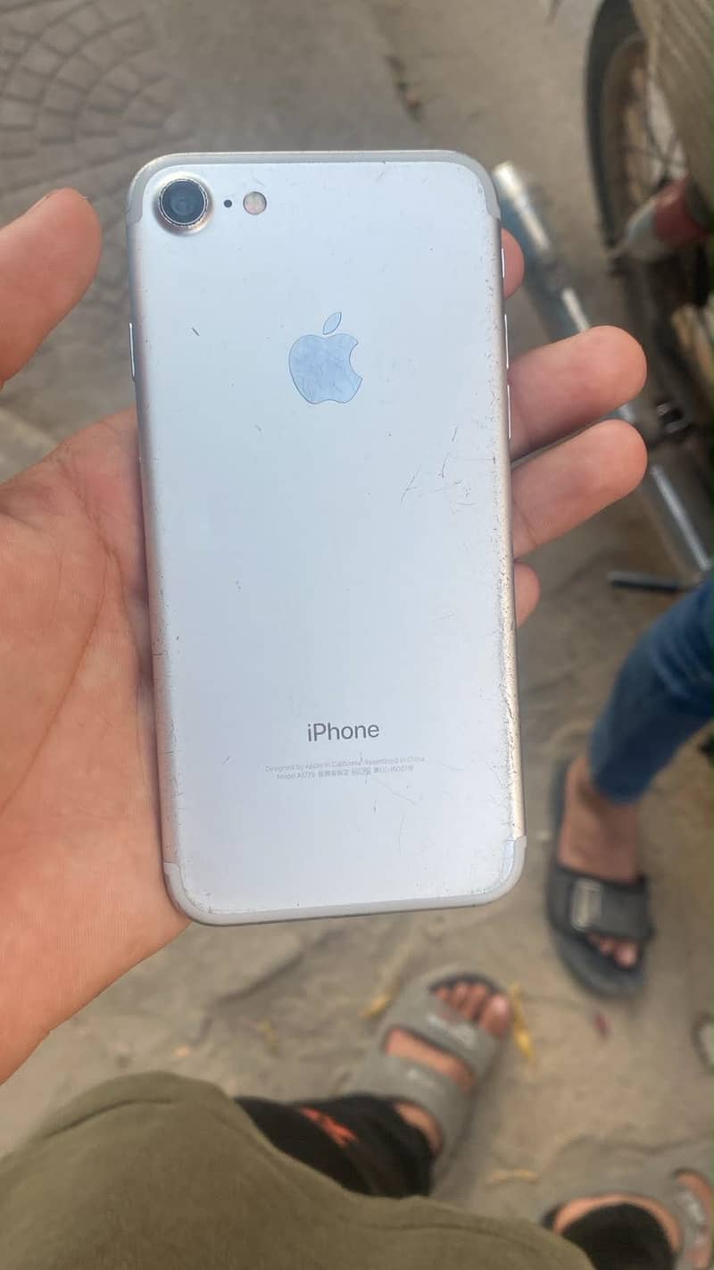 Apple iPhone 7 2