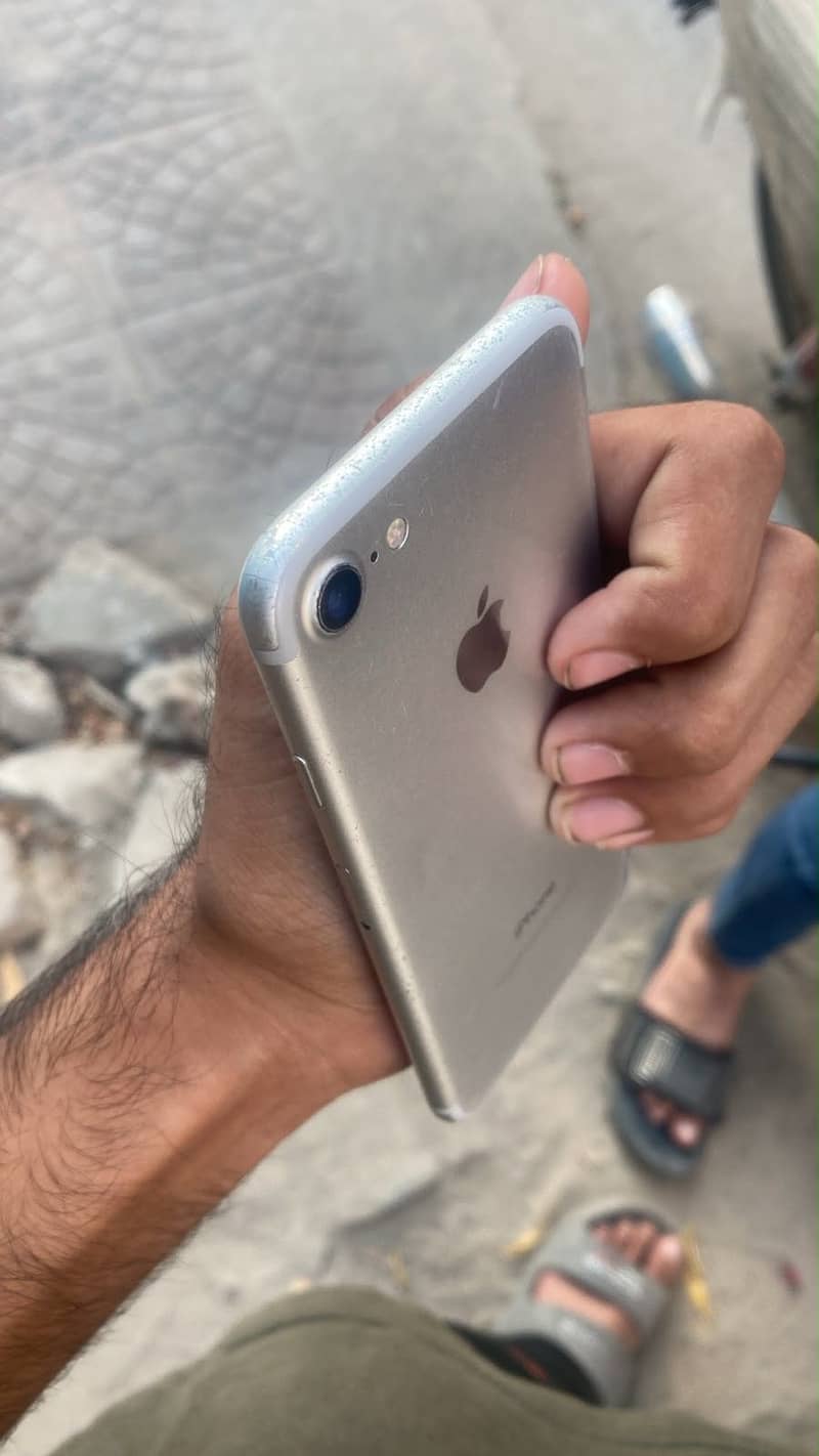 Apple iPhone 7 3
