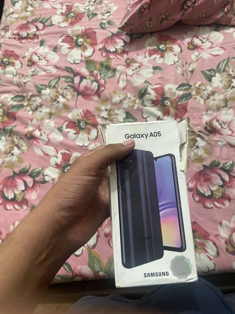 Samsung Mobile A05 8