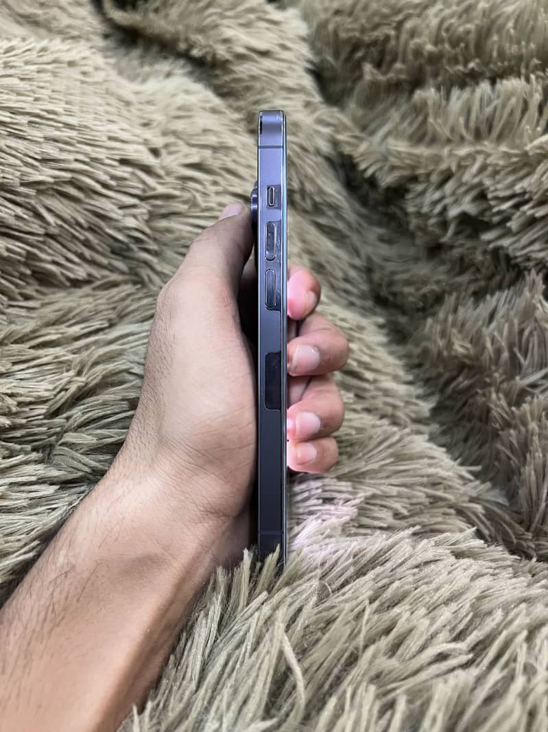 iPhone 14 pro with box 6