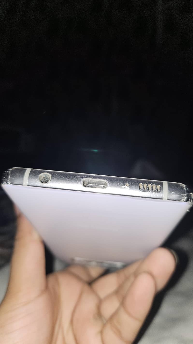 Samsung Mobile S10 Plus 4