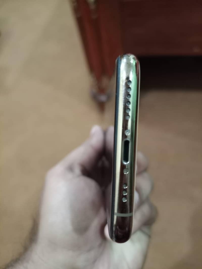 Apple iPhone 11 Pro 6