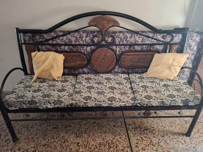 Iron Rod 5 seater sofa set along with a centre table