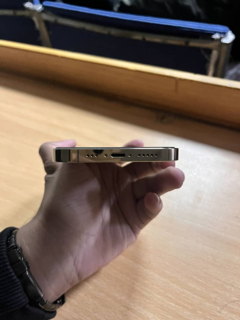 Apple iPhone 12 Pro 4