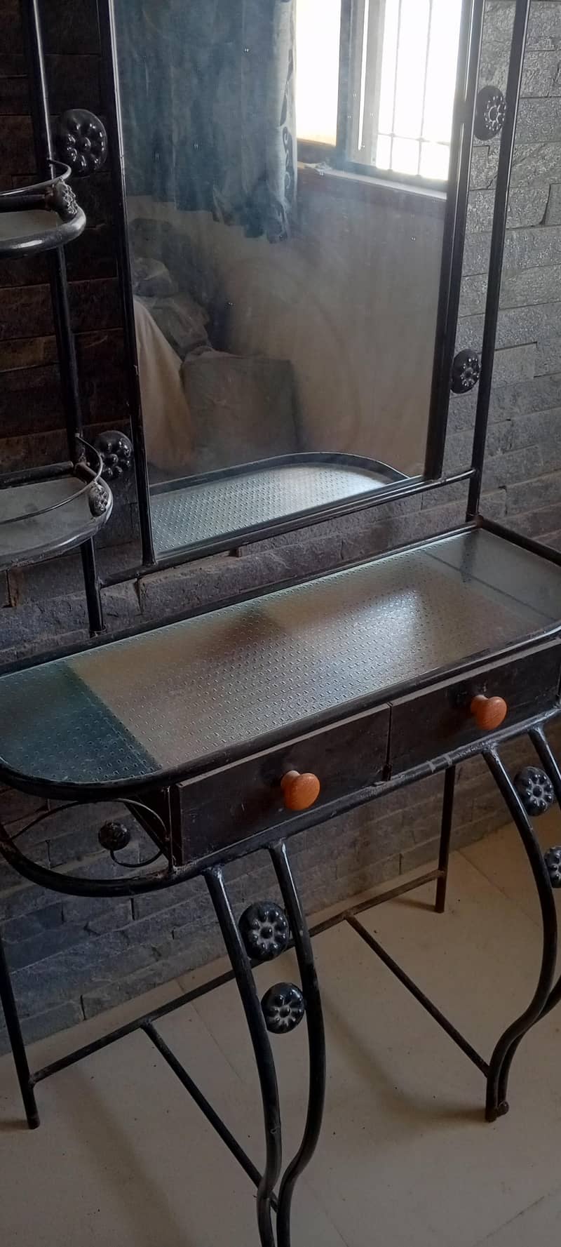 iron dressing table 2