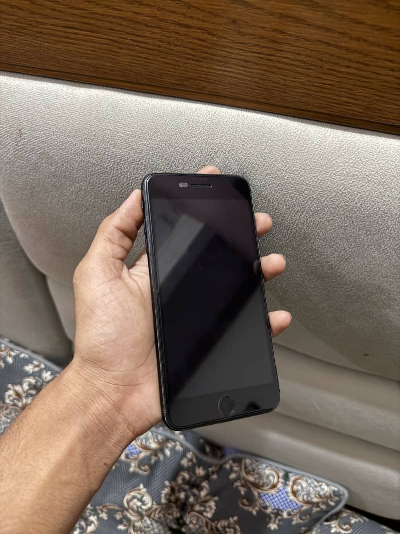 Apple iPhone 7 Plus 1