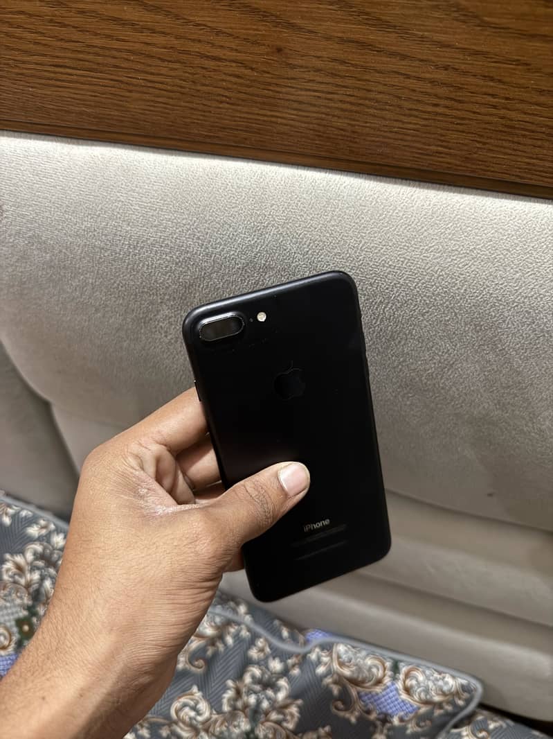 Apple iPhone 7 Plus 3