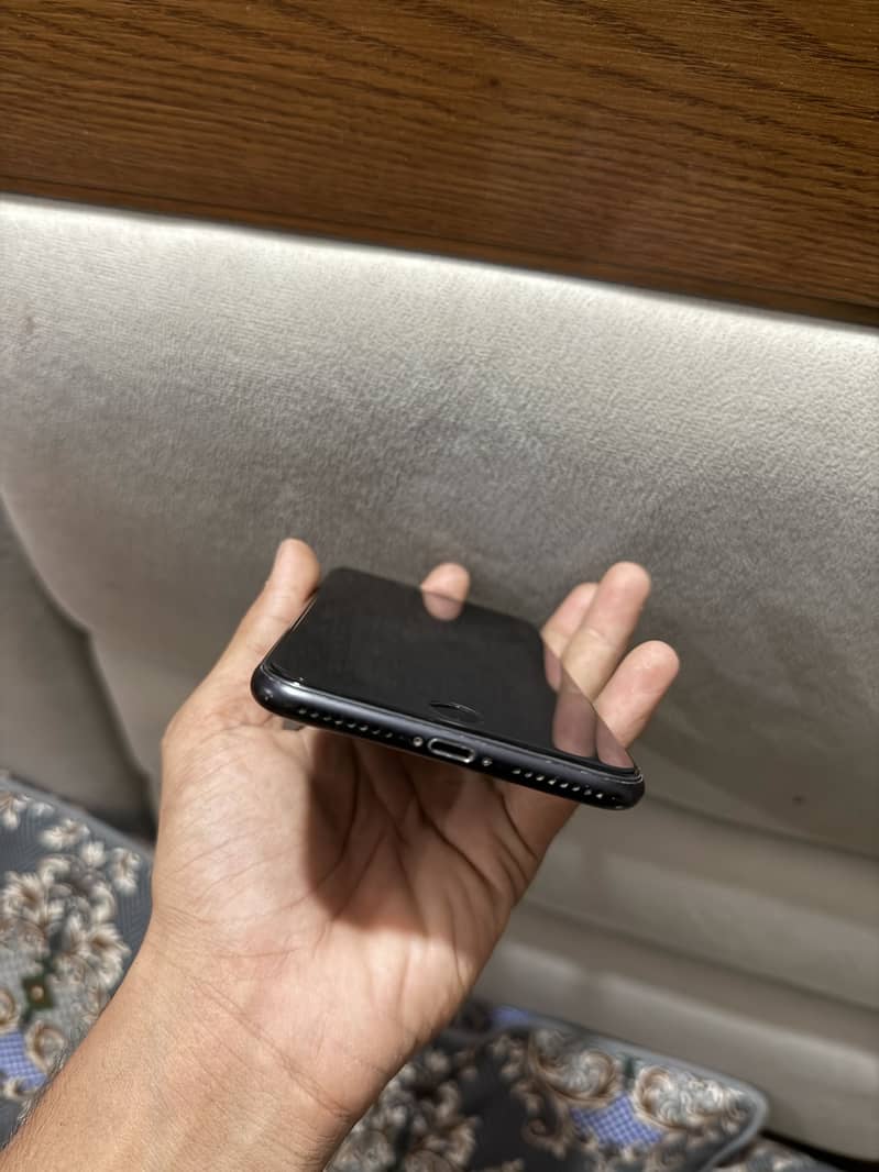 Apple iPhone 7 Plus 4