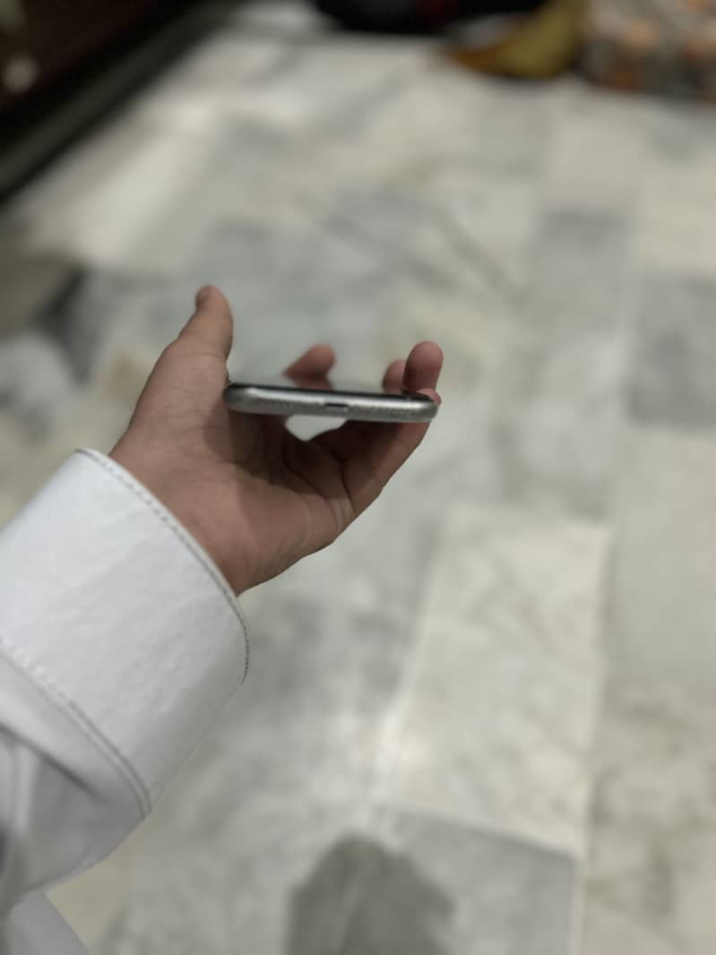 Apple iPhone X 4