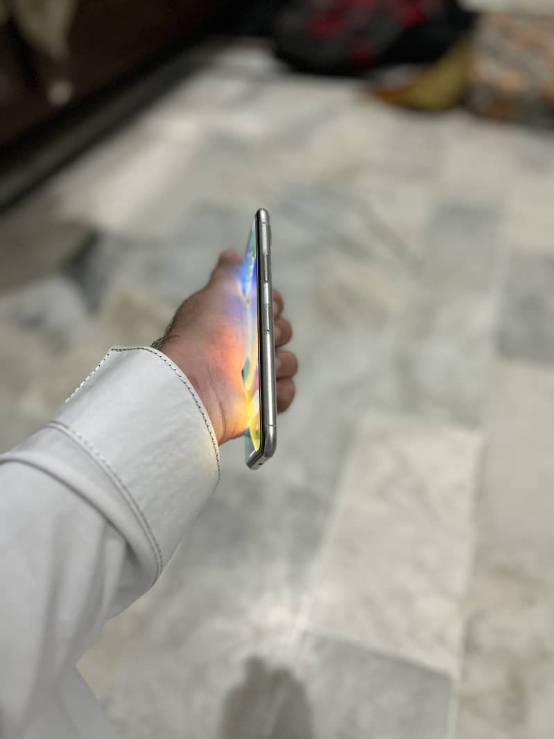 Apple iPhone X 5