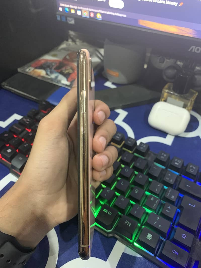 Apple iPhone XS Max 1