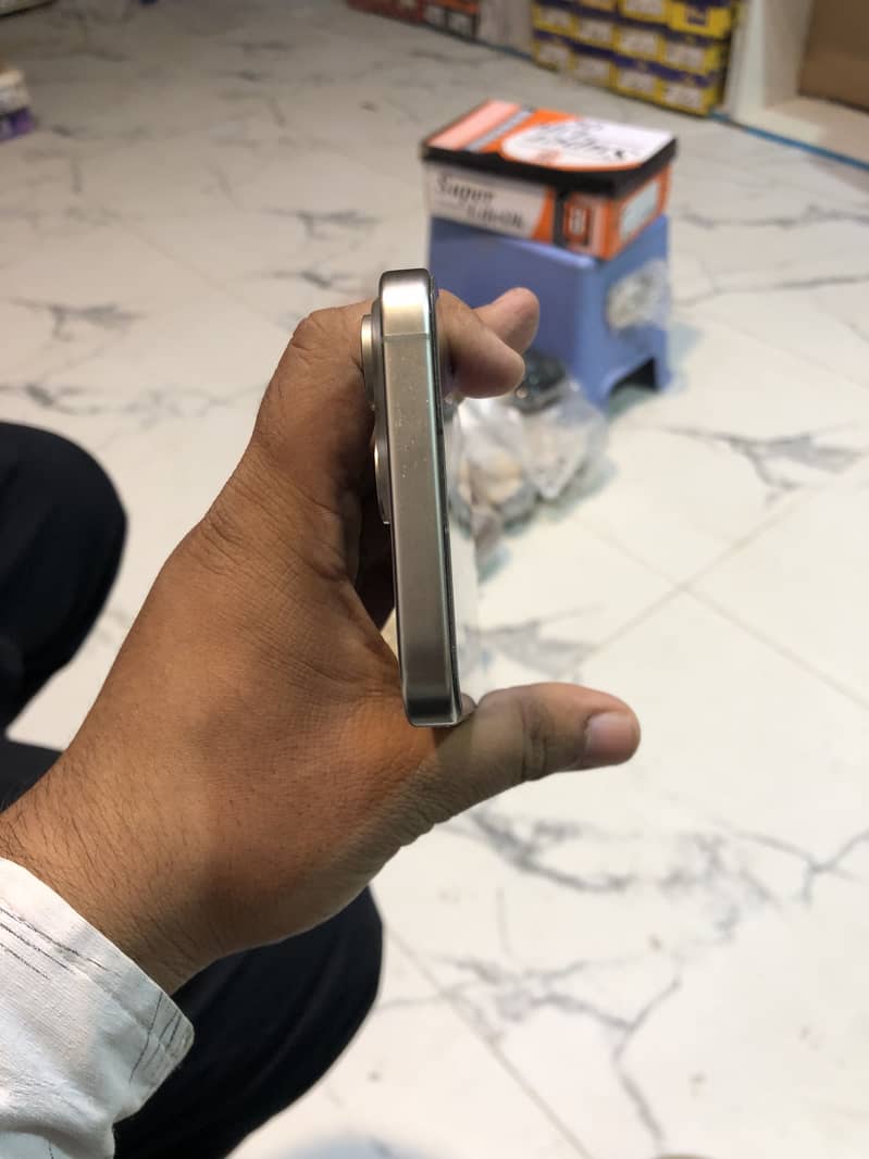 Apple iPhone 15 Pro Max 5