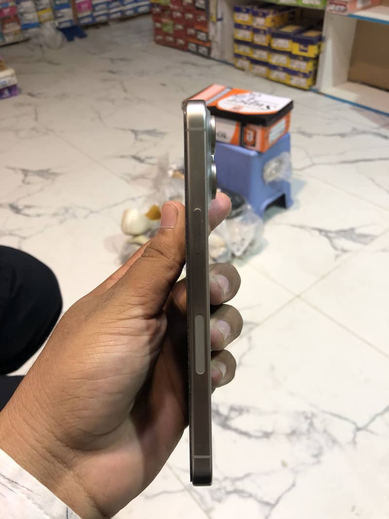 Apple iPhone 15 Pro Max 6