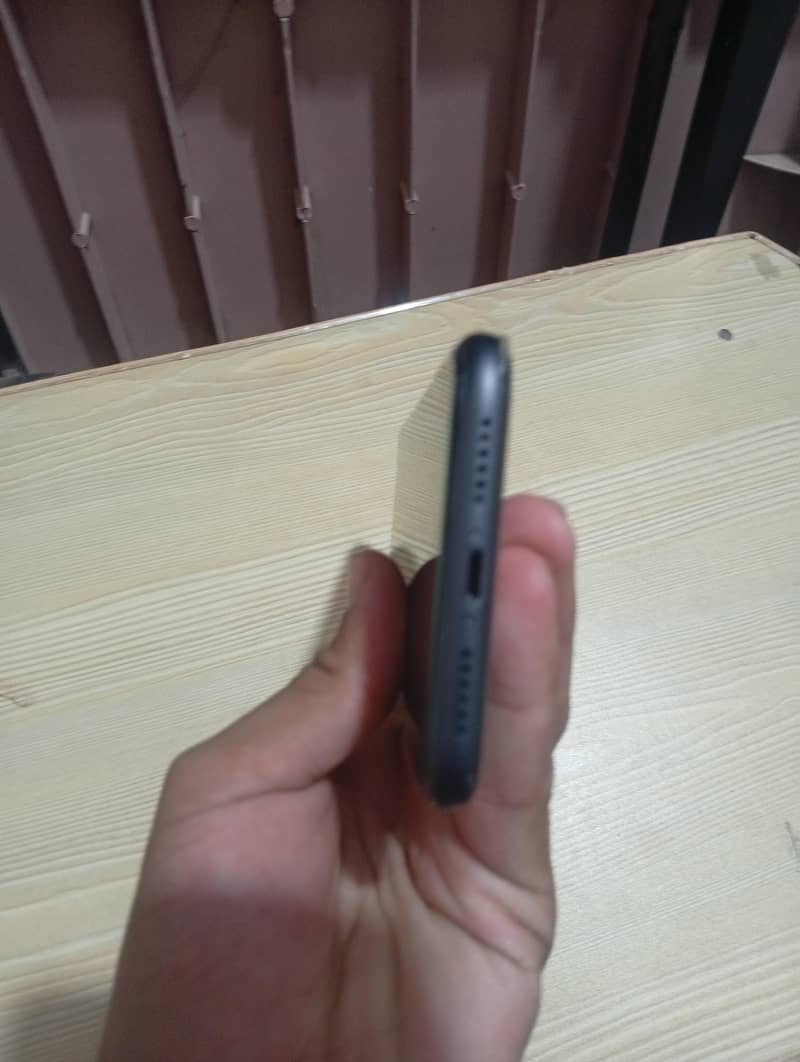Apple iPhone 11 4