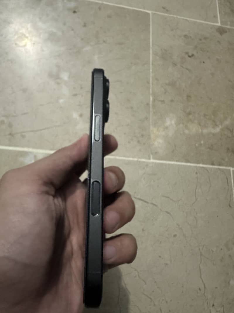 iPhone 16 Pro 1