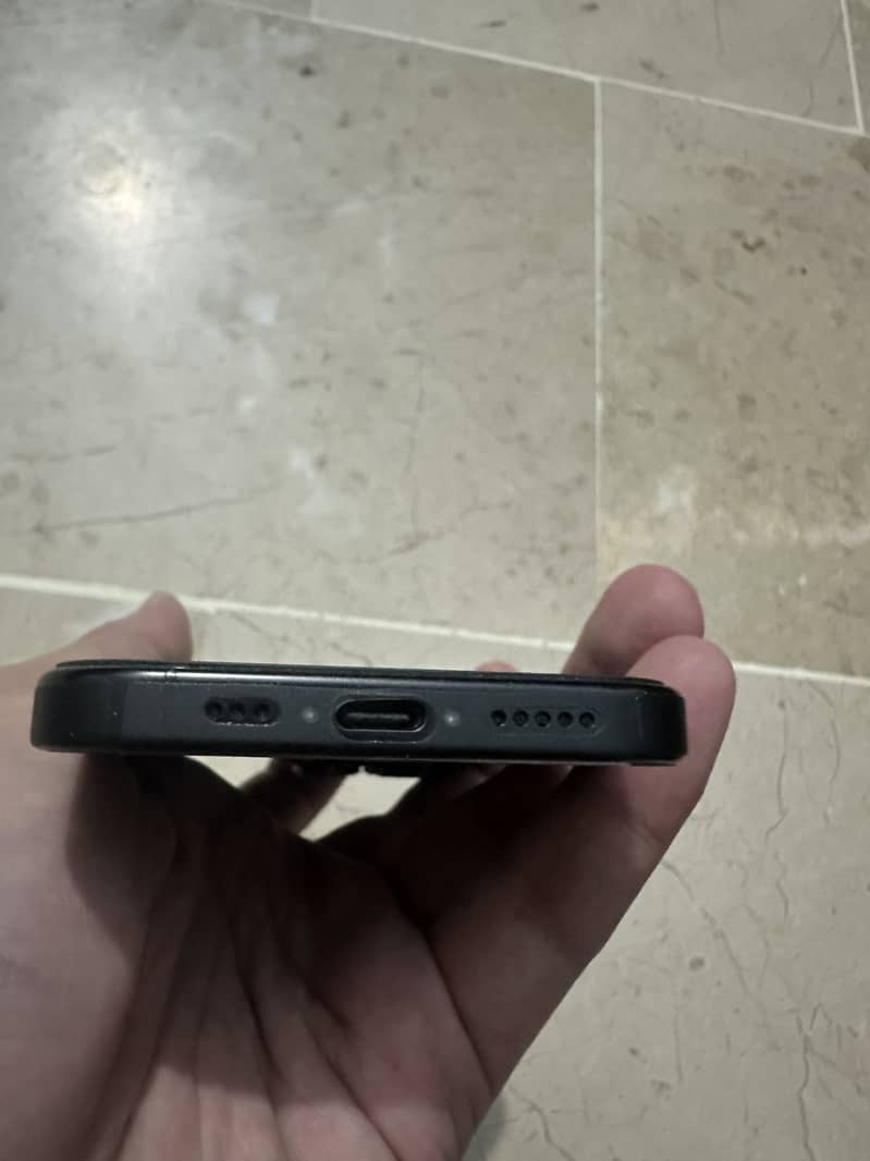 iPhone 16 Pro 2