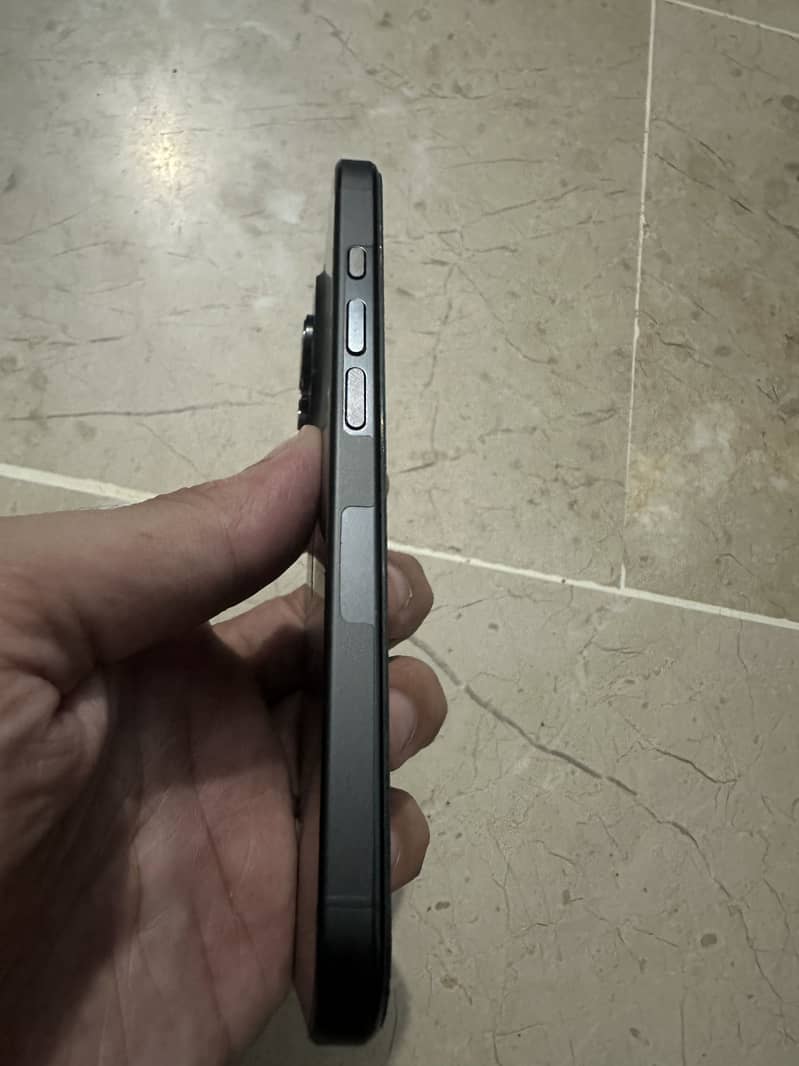 iPhone 16 Pro 3